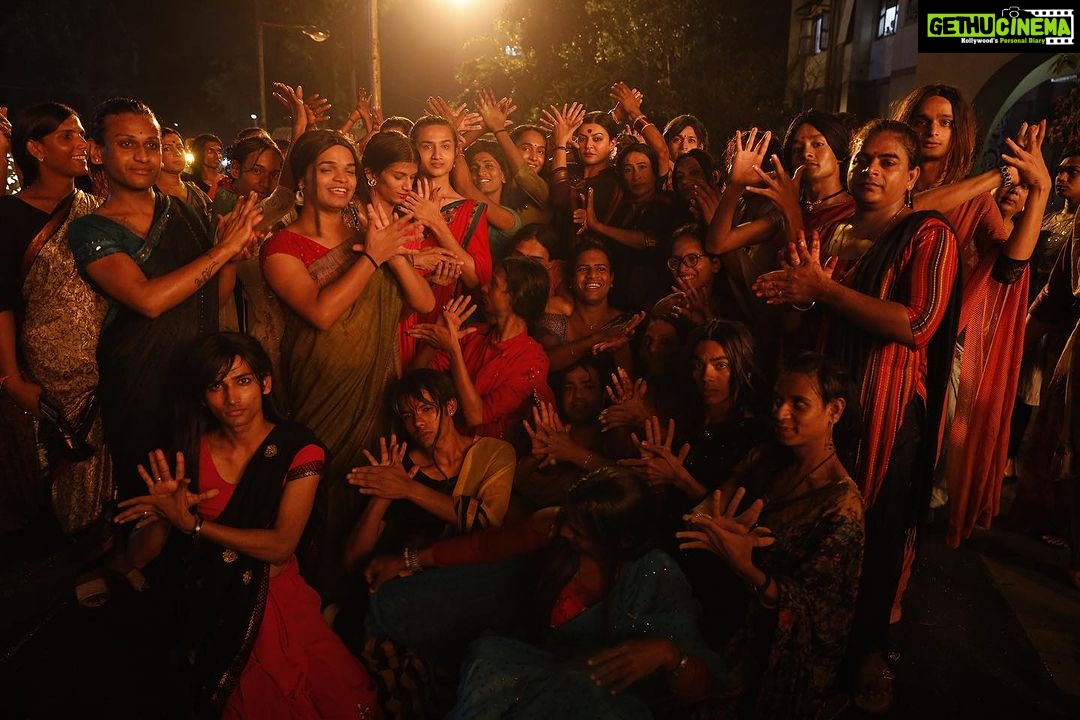Sushmita Sen Instagram - The power of inclusion!!!! 😍👏🤗❤️ Thank you for including me!!!! My heartfelt gratitude to all the transgender co-actors in Taali for their humanity, love , acceptance & blessings!!! Thank you #bubli for cooking me the delicious meals…My dearest #Alizeh, for guiding me throughout the performance…to #silk #bhavika oh the list is endless!!! 😍🤗❤️ It has been a pleasure to share the screen with you all…you truly are gifted Actors & awesome people!!!🤗❤️👏 #lovethesmiles 😁 Congratulations for #Taali “It’s not enough to believe in a better world, we must help create it” ❤️ I love you guys!!! #duggadugga 😍