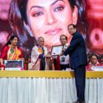 Sushmita Sen Instagram - Hon (Dr.) Sushmita Sen 😄❤️💃🏻 Just had to see how it looked together!!! 😀❤️ Missed receiving the D.Litt in person, down with the worst viral…but to have my father @sensubir receive this honour on my behalf yesterday …this is EVERYTHING!!!😍🥲😇 Thank you Baba!!!! You stood tall & proud!!!! 😊❤️💃🏻 #celebrating #honorarydoctorate #graduatinglifewithhonors 👏😇❤️ I love you guys!! #duggadugga 😇