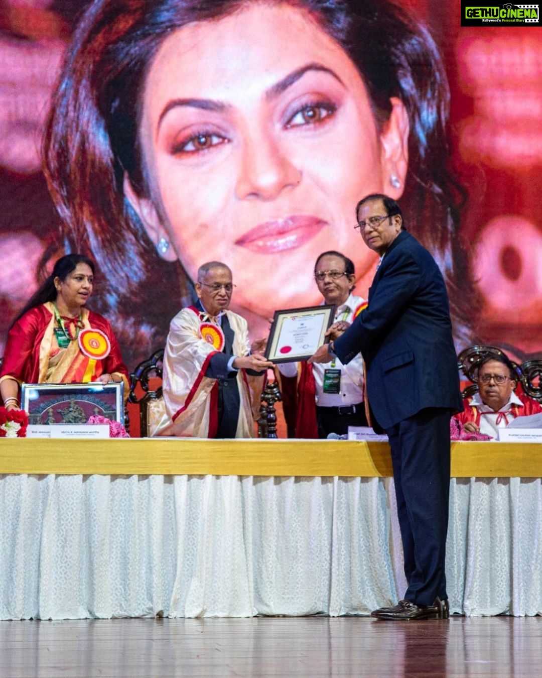 Sushmita Sen Instagram - Hon (Dr.) Sushmita Sen πβ€οΈππ» Just had to see how it looked together!!! πβ€οΈ Missed receiving the D.Litt in person, down with the worst viralβ¦but to have my father @sensubir receive this honour on my behalf yesterday β¦this is EVERYTHING!!!ππ₯²π Thank you Baba!!!! You stood tall & proud!!!! πβ€οΈππ» #celebrating #honorarydoctorate #graduatinglifewithhonors ππβ€οΈ I love you guys!! #duggadugga π
