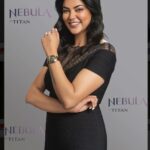 Sushmita Sen Instagram - #thetimehascome 😍😁❤️💃🏻 Happy to join CEO Suparna Mitra to introduce Nebula by Titan's collection Art Deco Watches. Crafted in 18 K gold, these exquisite timepieces celebrate one of the most revered periods in design, one that has stayed in vogue for 100 years!  @titanwatchesindia @cloverconnect.in @nebula_by_titan #NebulaByTitan #Nebula #ArtDeco #festive #DressWatch 💃🏻🤗 #sharing #wonderfulpeople #timelessjoy #nebula 👏😇 I love you guys!!!! #duggadugga 🥰
