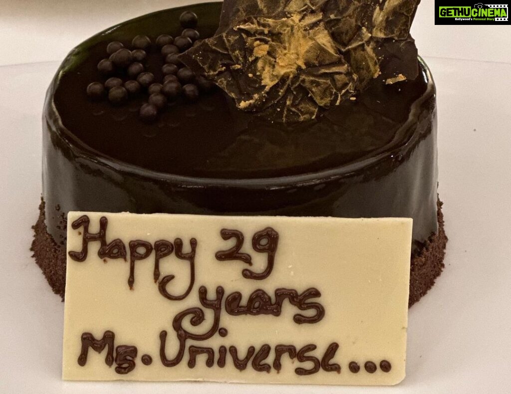 Sushmita Sen Instagram - Thank you God!!!!🤗❤️💃🏻 The ‘universe’ conspires in your favour Alisah & @reneesen47 😉😜😄❤️💋This journey of life with the both of you by my side…is the ultimate celebration!!! I love you infinity 💋 #duggadugga #Maa ❤️
