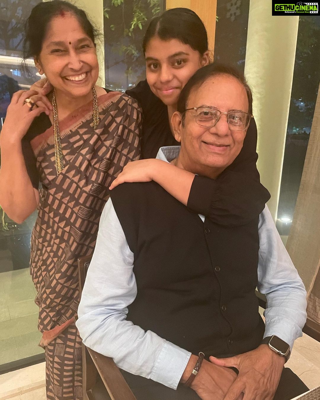 Sushmita Sen Instagram - Happy Mother’s Day!!! 🤗❤️💃🏻 God’s greatest gift to life…God’s own ability to nurture!!! Deepest love & Respect to all Mothers always!!!😇😍 Thank you for being my ROCK Mom, Maa, Amma @subhra51 @pritam_shikhare #shobhaprasad ❤️❤️❤️ #blessed #duggadugga 😇 I love you guys!!!!💋