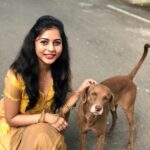 Suza Kumar Instagram - PURE LOVE ♥️ SWIPE ➡️ His name is brownie 🧡 my mom named it 😋 one of the sweetest street dog who I adore🐶my mom’s fav 😍.. One such happy overflowing love for me kinda day fr brownie 😂😘 . Seeing myself this happy after so long 🙈blushing coz of his love 🧚🏻‍♀️ . P.s -he is much better poser than vicky paiya 🤦🏼‍♀️😂 . #lovelife #lovefordogs #happysmile #littlethingsinlife #livelovelaugh 🧚🏻‍♀️✨💛