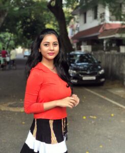 Suza Kumar Instagram - Happy Festival vibes ✨😍🧡
Nd the long holidays nd festive food vibes makes this holidays spl ☺️😋♥️
.
#diwalivibes #festivalseason #happysoul #livelovelaugh ✨🧚🏻‍♀️😘