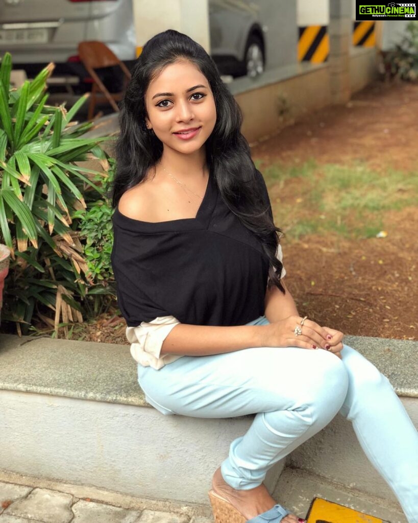 Suza Kumar Instagram - When u have the ability to ignore the negative vibes around u ,happiness with positive vibes stays within u ♥️✨🤗 . #goodvibesonly #embraceyourself #littlethingsinlife #spreadlove #happiness ✨🧚🏻‍♀️☺️