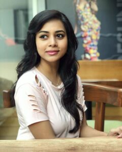 Suza Kumar Instagram - September 🌸
My fav month of the year ♥️💃🏼
Have a blessed month ahead ✨💛☺️
.
#september #favmonth #birthdaymonth #goodvibesonly #livelovelaugh ✨🧡