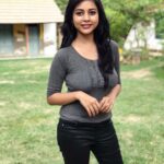Suza Kumar Instagram - Let smile and happiness be the only strong thing that remain within us above all the battles 😊🧚🏼‍♀️🧡 . #happinessisachoice #onelife #livethelifeyoulove #holdontohope #positivevibes #livelovelaugh ✨❤️☺️