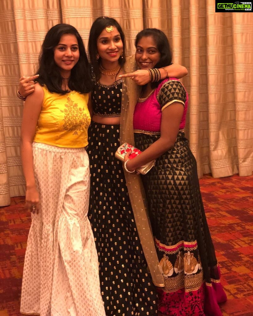 Suza Kumar Instagram - Sangeet scenes ♥️(swipe ➡️) . Nila baby finally got hitched ♥️ u truely deserve every bit of happiness and have that big 32 teeth smile always on ur face 😁😂 the most lovable soul like u deserve everything that u dream💋♥️ . Happy married life @varunsabs @chandinipillai ❤️💑 Wish u both a life time of happiness and love Create and cherish every single memories of ur life 😘🧡✨ . #sangeetoutfit #happilytaken #shegothitched #happysoul #newbeginnings #livethelifeyoulove ✨💫♥️
