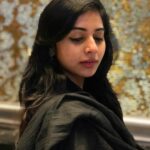 Suza Kumar Instagram - அவள் 🖤 . (Swipe ♠️) . #littlethingsinlife #onelife #loveyourself #positivevibes #livelovelaugh ✨🧡