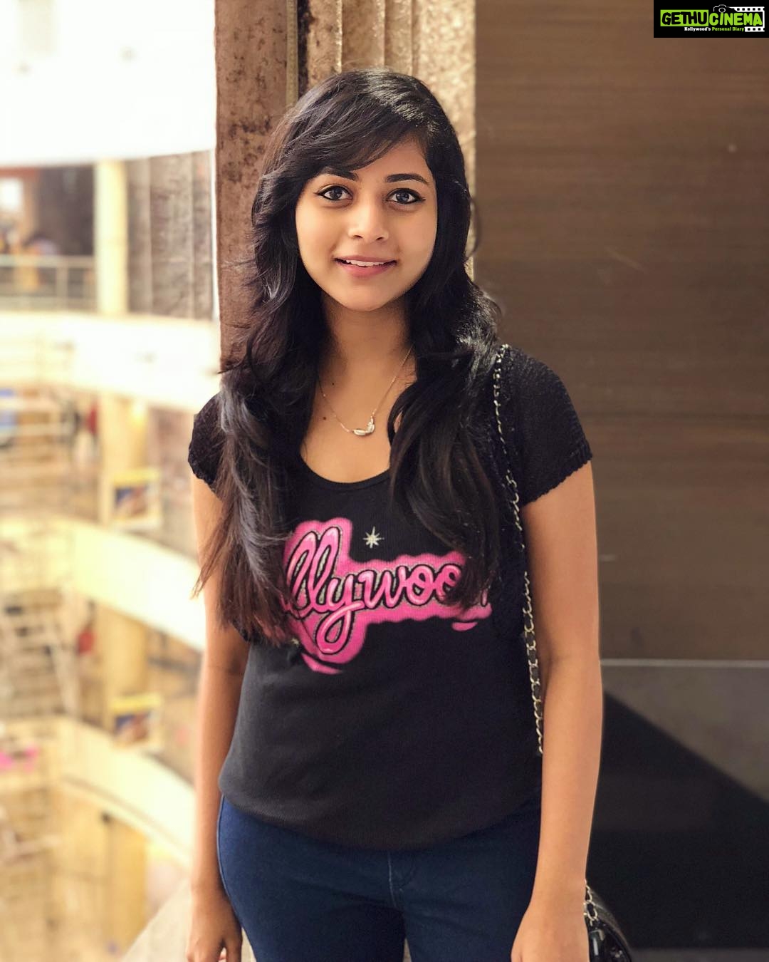 Suza Kumar Instagram - When u knw ur worth ✨ No one can make u feel worthless ♥️ respect nd believe urself before anyone ☺️🧚🏻♀️ . #knowyourworth #respectyourself #believeinyourself #findyourhappiness ✨💫💖