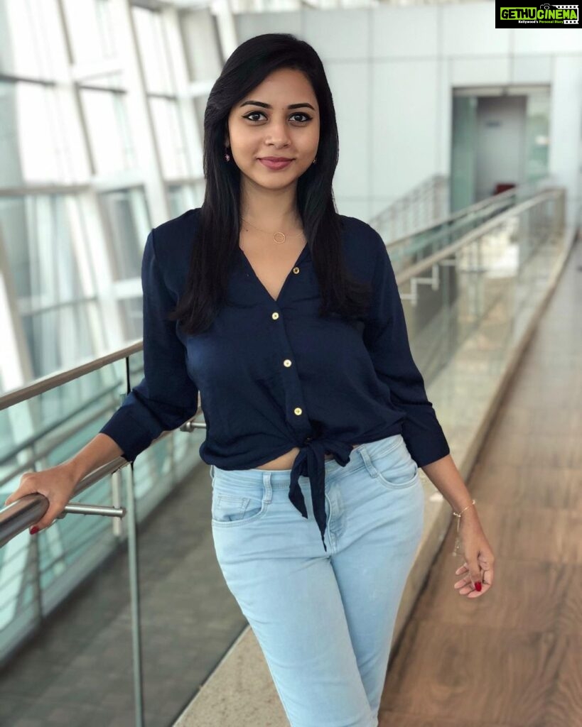 Suza Kumar Instagram - To the year I never want to remember again 💔 Hope all the scars , hurts ,backstabs ,fake ppl just disappear from my life as this year end ! Hoping to get over it in a decent way✈🤞🏼✨🧚🏻‍♀ . Trying to LIVE AGAIN getting past all the traumas is a big thing 💕never give up on ur life ❤ Hold on Let 2020 heal us and Let only peace and happiness comes in our way ♥✨ . #healyourself #holdon #onelife #pain #letgo #newstart #betterthingsarecoming #believeinyourself ❤✨ Chennai International Airport