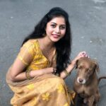 Suza Kumar Instagram - PURE LOVE ♥️ SWIPE ➡️ His name is brownie 🧡 my mom named it 😋 one of the sweetest street dog who I adore🐶my mom’s fav 😍.. One such happy overflowing love for me kinda day fr brownie 😂😘 . Seeing myself this happy after so long 🙈blushing coz of his love 🧚🏻‍♀️ . P.s -he is much better poser than vicky paiya 🤦🏼‍♀️😂 . #lovelife #lovefordogs #happysmile #littlethingsinlife #livelovelaugh 🧚🏻‍♀️✨💛