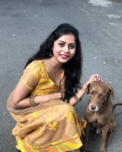Suza Kumar Instagram - PURE LOVE ♥️ SWIPE ➡️
His name is brownie 🧡 my mom named it 😋 one of the sweetest street dog who I adore🐶my mom’s fav 😍..
One such happy overflowing love for me kinda day fr brownie 😂😘
.
Seeing myself this happy after so long 🙈blushing coz of his love 🧚🏻‍♀️
.
P.s -he is much better poser than vicky paiya 🤦🏼‍♀️😂
.
#lovelife #lovefordogs #happysmile #littlethingsinlife #livelovelaugh 🧚🏻‍♀️✨💛