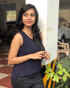 Suza Kumar Instagram - Cherish those beautiful little dreams inside u, becoz that's wat keep us move forward wen our hopes let us down ❤️😊🧡
.
.
#nevergiveup #dreamsdocometrue #livethelifeyoulove #livelovelaugh 😊🧡🧚🏼‍♀️✨