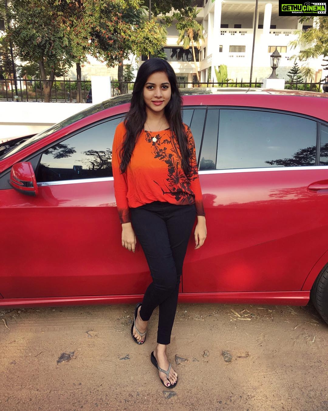 Suza Kumar Instagram - Some memories might be the last Gud memory we had with Sumone . Treasure it if it makes yu happy or erase it if it doesnβt worth to remember (if it all we can ππ) ππ§πΌββοΈ . . #loveyourself #livethelifeyoulove #lifeisbeautiful #livelovelaugh π§‘πβ¨