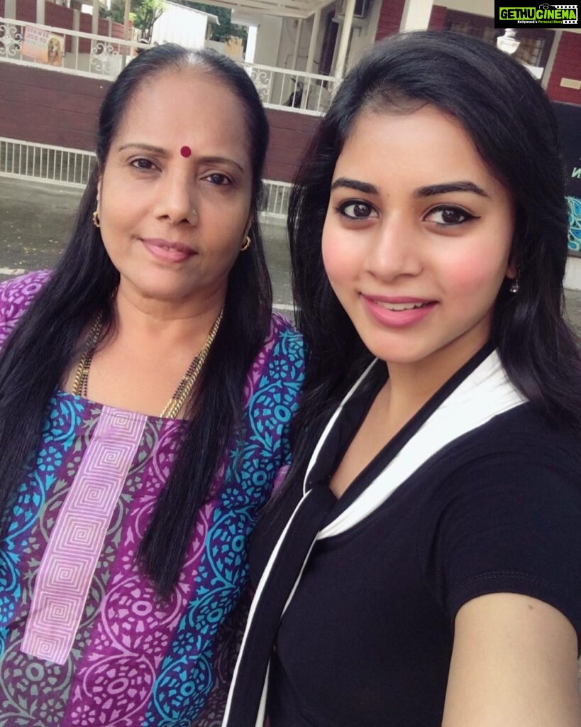 Suza Kumar Instagram - HAPPY MOTHER’S DAY AMMA ♥😘🎊👩‍👧 What will I ever do without u Amma♥ the one person who comes running to me when I break down, while the rest of the world run away from u stabbing u more 😊 ✨ . Everything in this world comes only after her ♥ my world nd my most precious gift from god ☺♥😘 Happy Mother’s Day to all the super mom’s out there 💪🏻🤱🏼💗 . #happymothersday #godsgift #mommysgirl #mybeauty #lifeisbeautiful #livelovelaugh 🧚🏼‍♀🧡☺💗