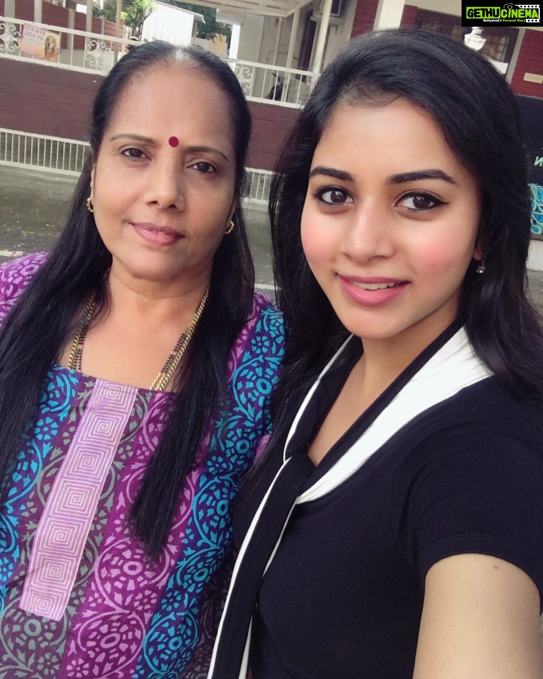 Suza Kumar Instagram - HAPPY MOTHER’S DAY AMMA ♥️😘🎊👩👧 What will I ever do without u Amma♥️ the one person who comes running to me when I break down, while the rest of the world run away from u stabbing u more 😊 ✨ . Everything in this world comes only after her ♥️ my world nd my most precious gift from god ☺️♥️😘 Happy Mother’s Day to all the super mom’s out there 💪🏻🤱🏼💗 . #happymothersday #godsgift #mommysgirl #mybeauty #lifeisbeautiful #livelovelaugh 🧚🏼♀️🧡☺️💗