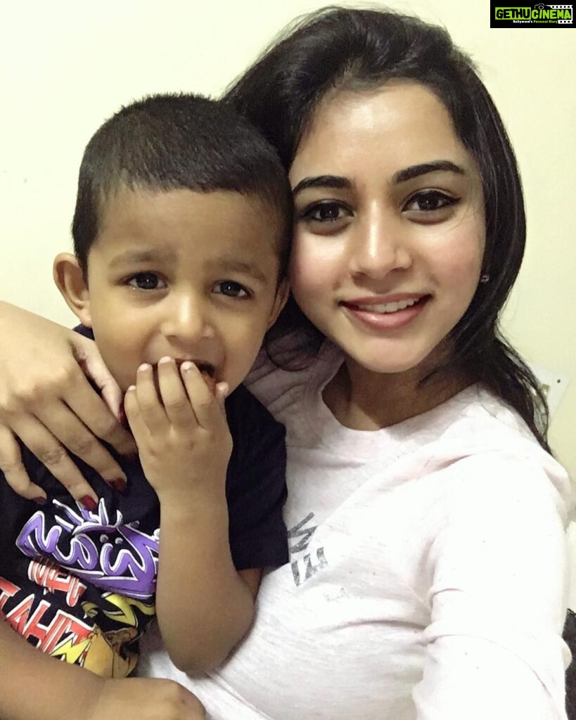 Suza Kumar Instagram - Only a child can bring back ur lost happiness in a fraction of sec ☺️♥️ that’s what he does to me whenever I see him 😘🧡 Can’t wait to reunite with this cutie pie💃🏼🧚🏼‍♀️😍 . . #bestfrndsbaby #myhappiness #kidsmakemehappy #harshupapa #lifeisbeautiful #littlethingsinlife ✨🧡👶🏼😘