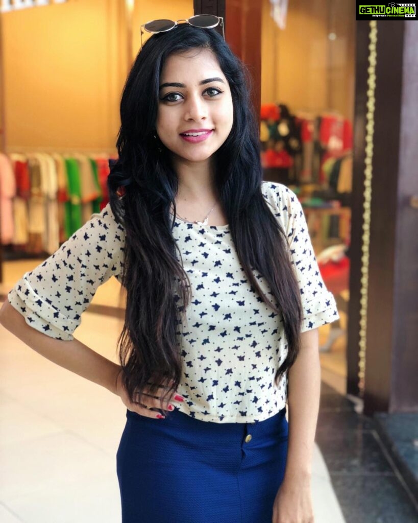Suza Kumar Instagram - One of the simplest way to be happy is letting go of the things that make u sad 😊✌🏼🧚🏼‍♀️♥️ . . #dontforgettosmile #suzakumar #livethelifeyoulove #happysoul 💃🏼💗😊✨