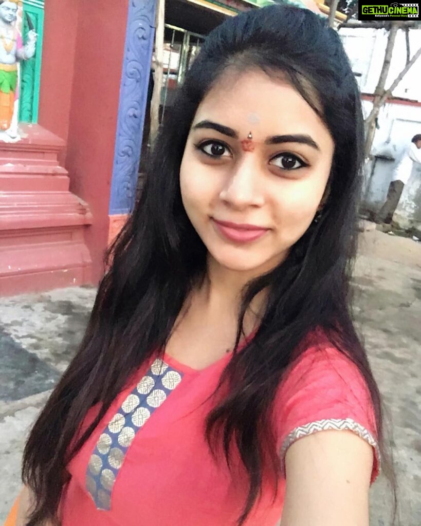 Suza Kumar Instagram - Gud vibes only 🧡😊 Temple love ♥️✨💫 #happyplace #happygirlsaretheprettiest #livelovelaugh #happyvibes #blessed ♥️😊🧚🏼‍♀️♥️