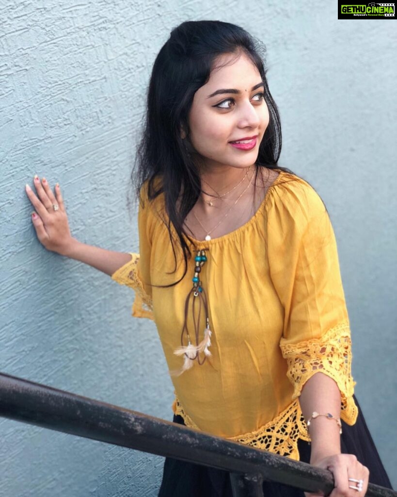 Suza Kumar Instagram - Candid ♥️ Just looking at the sunset 🧡☺️ . #happygirlsaretheprettiest #candid #beingmyself #livelovelaugh #onelife ♥️✨🐼🧚🏼‍♀️💫
