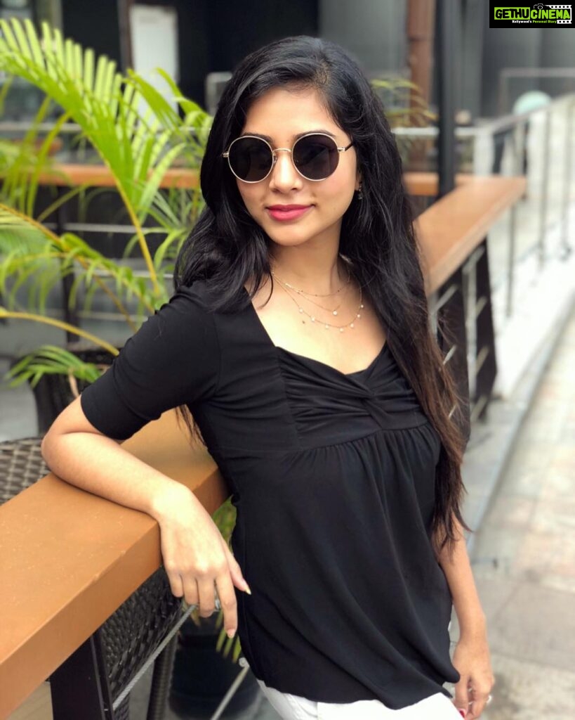 Suza Kumar Instagram - Thx u @lightsmith83 fr those glasses 🕶 loving it 😎♥️😍 . . P.s - thx u vasanth fr always holding my back whenever I fall .u make sure that you’ll be ther for me when I’m down nd for all those exchange motivational talks 😂 nd mind f*ck polambal’s 🤦🏼‍♀️💃🏼u never let me down 🐒nd u never left me alone 😇💗blessed that I got a Frnd like u 😇🐼🐷🐵 . . I knw this is too much drama but still from my heart u deserve every bit of happiness 😊🧚🏼‍♀️🧡 nd ur blessed that u got a Frnd like me 🤷🏼‍♀️👫🤣🙈🧚🏼‍♀️stay awesome as ur ♥️😛🐼 . #bestfriendgoals #mybackbone #truefriends #myhappiness #livethelifeyoulove #sunglasseslover #happygirlsaretheprettiest 🧡🐣🧚🏼‍♀️✨