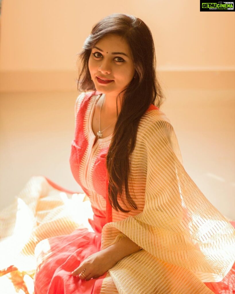 Suza Kumar Instagram - இனிய பொங்கல் திருநாள் நல்வாழ்த்துக்கள்🌾🌾🌴🌴🌞🐄👨‍👩‍👧‍👦💖😊 #happypongal #festival #tamilponnu #lifeisbeautiful #happyvibes #happygirlsaretheprettiest 😍✨♥️