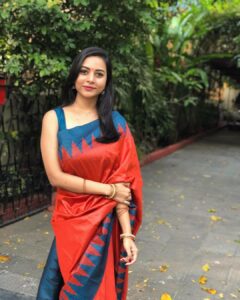 Suza Kumar Instagram - Happy karthigai deepam all ☺️✨❤️ one of my favourite day in this month seeing every house in my street light up with agal villaku nd looks so beautiful nd magical 🧡..
.
keep shining brighter with all the positive vibes and happiness 💕✨
.
 #karthigaideepam #goodvibes #lightfestival #onelife #dowhatyoulove ♥️😊✨