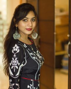 Suza Kumar Instagram - HAPPY NEW YEAR ALL 😍💃🏽🎊♥️ ..2018 it is 🧡 itz a new start to begin with positive energy and hopes🧚🏼‍♀️Stay happy,blessed with lots of love around 💗 Let this be the best year of our lives ☺️❤Love u all 😍♥️#happynewyear #2018 #suzakumar #newdreams #positivevibes #lovelife #happysoul 💃🏽💋💕