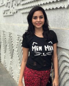 Suza Kumar Instagram - Just a girl who finds happiness in the little things when Someone does it with love ♥️
.
Count ur blessings even in the smallest one coz not evry big thing is real or gives us real happines 😊💕
.
#countyourblessings #littlethingsinlife #makingmemories #createyourownsunshine #sparkle ✨☺️💕