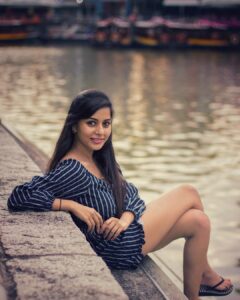 Suza Kumar Instagram - My mom’s fav picture ☺️nd in love with this tone 💖💗😍
Happy weekend all 😘
#beautifulscenery #lifeisbeautiful #livethelifeyoulove #dontforgettosmile 💗☺️💫✨