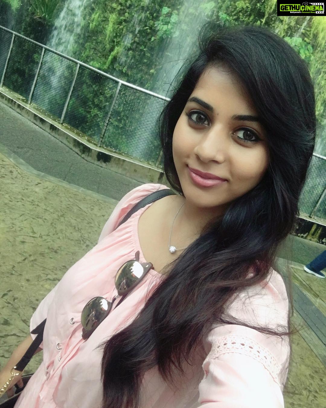 Suza Kumar Instagram - One beautiful place π #singaporediaries #makingmemories #lifeisbeautiful #livethelifeyoulove β₯οΈπβΊοΈ Cloud Forest, Gardens by the bay, Singapore