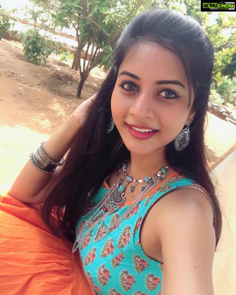 Suza Kumar Instagram - Wats the best part abt our life ? ☺️ every morning u have a new opportunity to become a happier version of urself ❤️✨so no matter what don't forget to start ur day with ur beautiful smile 😘😊💗 #happysunday #dontforgettosmile #lifeisbeautiful #livelovelaugh 😸♥️✨
