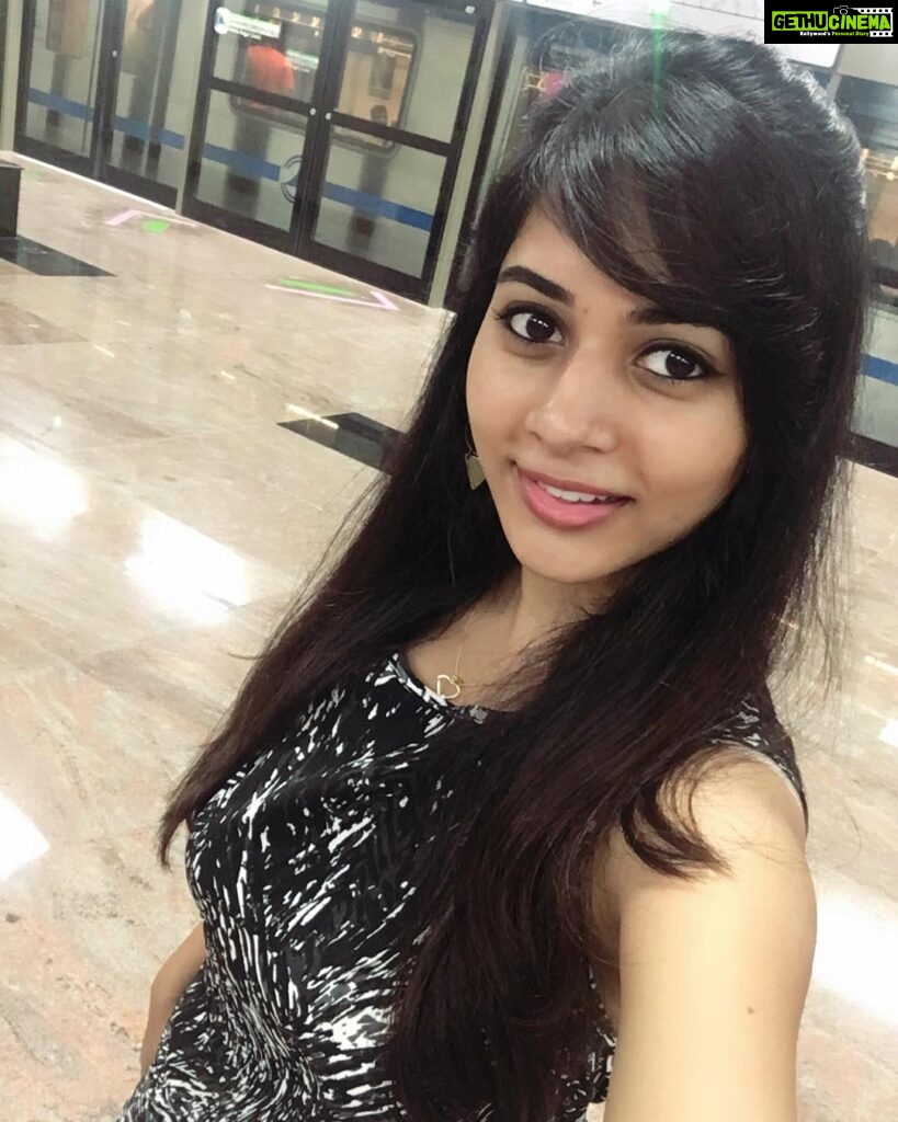 Suza Kumar Instagram - Underground MRT Scenes 😻☺️✨ #loveit #mrt #chennai #happygirl ✨❤️