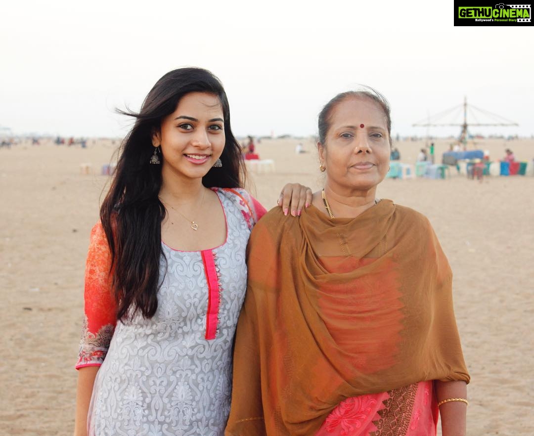 Suza Kumar Instagram - Twinning her ππβ€οΈ Ur such a blessing I have got in this life π I can survive without anything but not without u π©βπ§π ..thx fr being my everything mom βΊοΈβ€οΈ love u amma πβ¨A Big shout out to all the lovely mothers out ther πππππΌ#blessed #happymothersday #myhappiness #lovelife β¨π