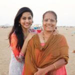 Suza Kumar Instagram – Anything for that smile on her face 😍☺️❤️ #mommysgirl #hersmile #myhappiness #mymomisthebest #lovelife 💕✨👩‍👧😊
