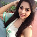 Suza Kumar Instagram – Just be yourself 🌸
let people see the real,imperfect,flawed,beautiful nd MAGICAL✨person that you r 🌸🍂 happy weekend 💗#instafamily #lifeisbeautiful #loveyourselffirst #suzakumar #livethelifeyoulove 😁❤🍂✨