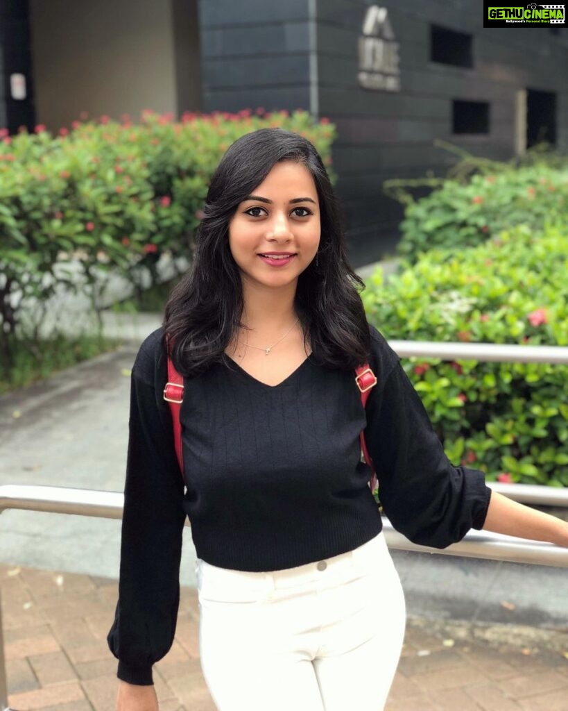Suza Kumar Instagram - What hurts you now makes u double stronger than who u used to be! ✨ Lose to gain urself back 🧚🏻‍♀✨ #selflove 🖤 #nothingelsematters . . #lovelife #loveyourself #letgo #buildyourself #onelife #livethelifeyoulove ✨🖤✨ Singapore