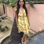 Suza Kumar Instagram - Floral love 🌸🌺 #bebeautiful #happysunday #suzakumar #dontforgettosmile #happiness 🌻😊