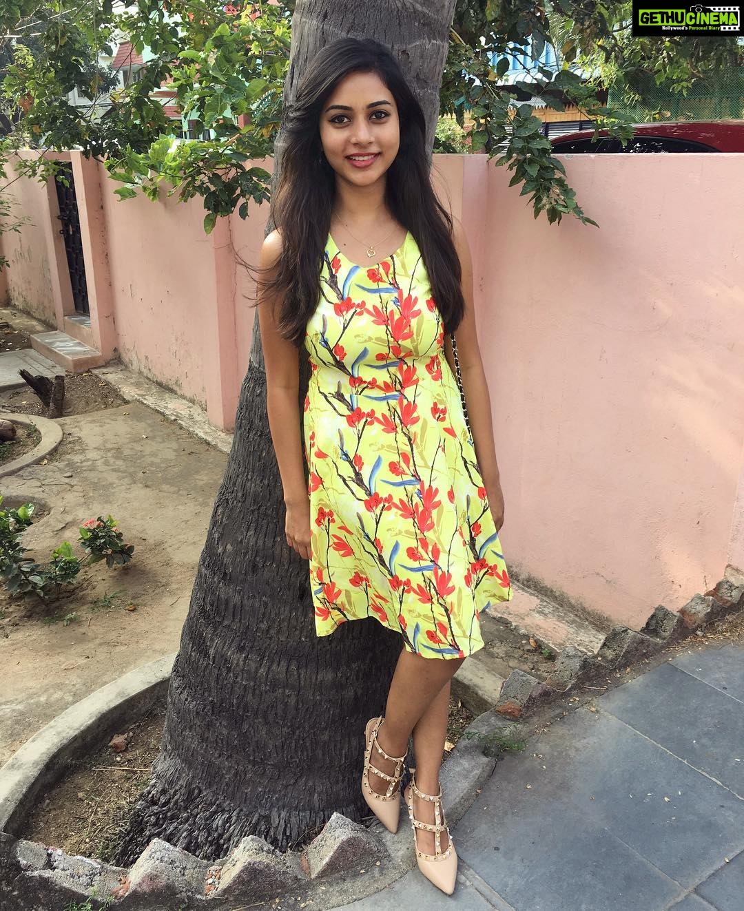 Suza Kumar Instagram - Floral love πΈπΊ #bebeautiful #happysunday #suzakumar #dontforgettosmile #happiness π»π