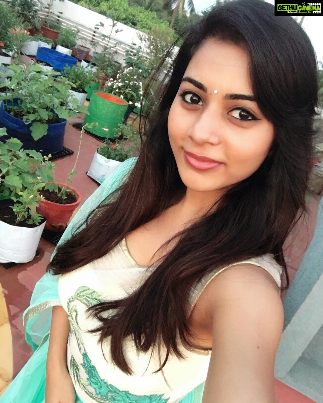 Suza Kumar Instagram - Dressed up for my best frnds brother wedding 😊💗 #happysunday #weddingseason #dressedup #dontforgettosmile #suzakumar #lovelife 💗✨