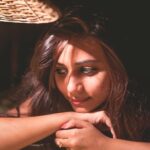Suza Kumar Instagram - Lamp light love 😍❤...light and shadow play☺️✨ #littlethingsinlife #lifeisbeautiful #suzakumar #lamplight #lightandshadow #lovelife 💗😘