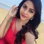 Suza Kumar Instagram - One happy valentine series is waiting fr u all 😍by my most fav photographer and my friend ❤ @lokesh_damodaran 💗.. #valentinesday #feb14 #waitforit #lovelife ✨💕