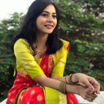 Suza Kumar Instagram - Wishing u all a beautiful Deepavali ✨😊❤️ . . Let only the happiness ,good vibes and positive energy flow around u and never let that smile go away from yu ♥️ Stay safe and have fun like the old times we do 😆☺️ . . have a safe and colourful Deepavali ✨💫💥 . #happydiwali #festivaloflights #deepavali #familylove #stayblessed #staysafe #happiness 💕✨💫
