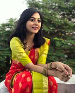 Suza Kumar Instagram - Wishing u all a beautiful Deepavali ✨😊❤️ .
.
Let only the happiness ,good vibes and positive energy flow around u and never let that smile go away from yu ♥️
Stay safe and have fun like the old times we do 😆☺️ .
.
have a safe and colourful Deepavali ✨💫💥
.
#happydiwali #festivaloflights #deepavali #familylove #stayblessed #staysafe #happiness 💕✨💫
