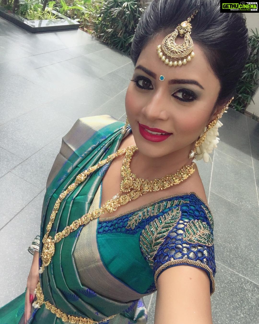 Suza Kumar Instagram - Bridal make over shoot for #vivaaha πnew me with totally different bridal look πcan't wait fr those pics ππ#bridalmakeup #photoshoot #sareelove #happiness πβ¨
