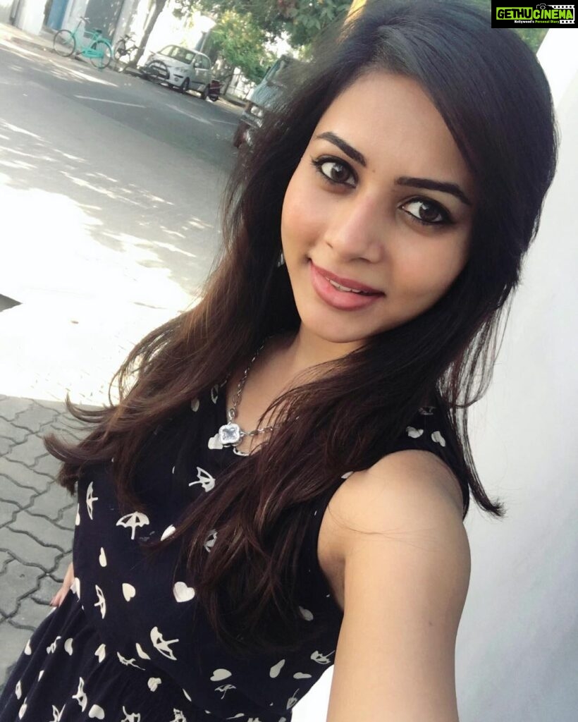 Suza Kumar Instagram - Shoot days pondy 😍💃🏽👗👓🌂 #photoshoot #pondicherry #sunnydays #poser 😍❤