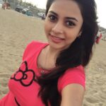 Suza Kumar Instagram - Those waves 🌊 and the breeze 😻never ending beach love 💗 #beachfun #withmom #chennai #lovelife 💕