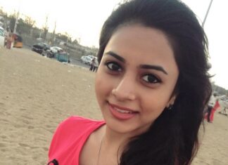 Suza Kumar Instagram - Those waves 🌊 and the breeze 😻never ending beach love 💗 #beachfun #withmom #chennai #lovelife 💕