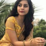 Suza Kumar Instagram - Never expect or depend on someone to make u happy ❣️🤷🏻‍♀️ Happines lies within you . Find yourself, knw ur worth nd find your happiness by finding the real you ♥️ Trust the process and hold one ☺️✨ . #happinessisachoice #trusttheprocess🙏 #holdon #lifelessons #knowyourworth #livelovelaugh 💫🧡